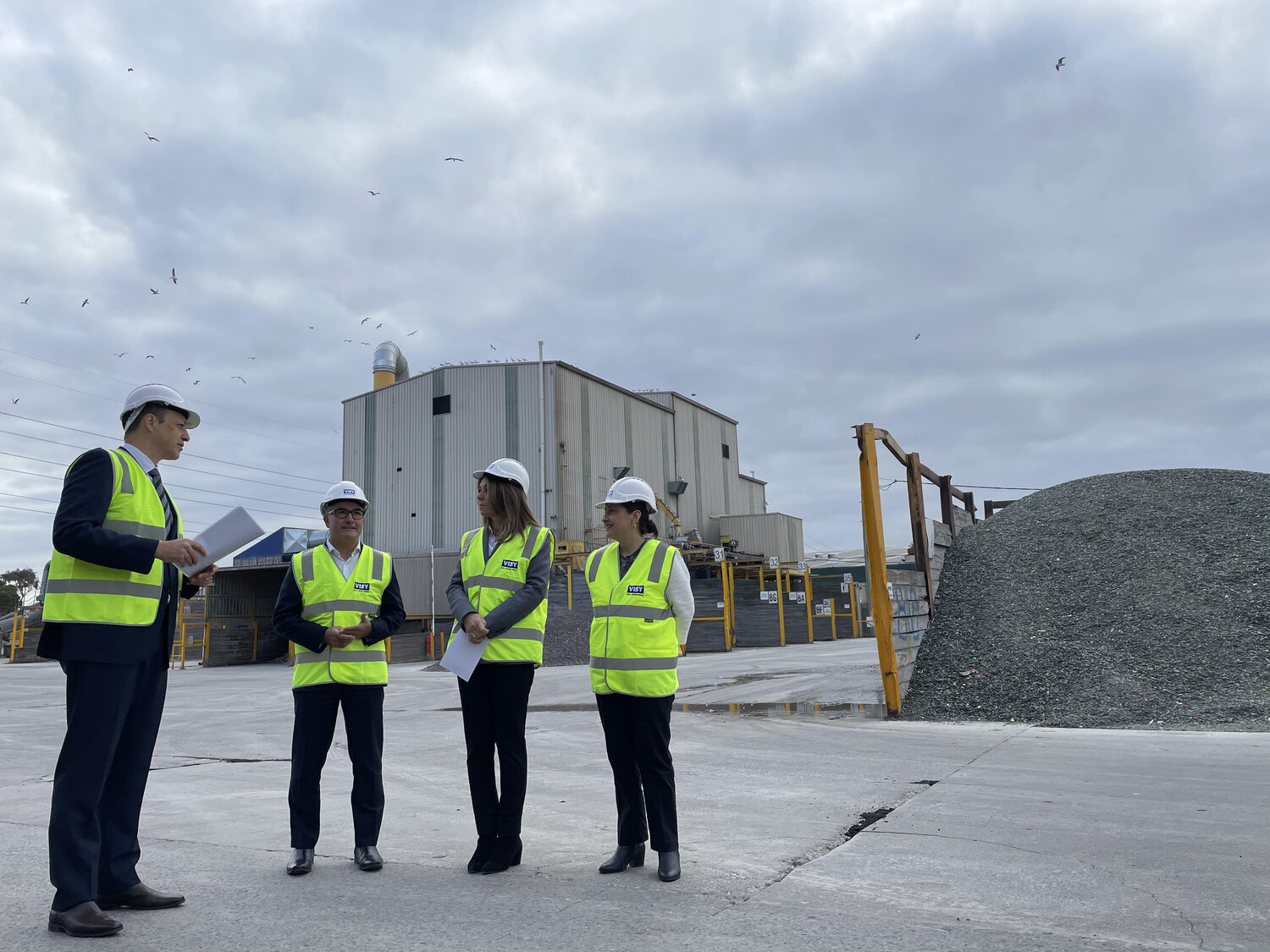Acting Premier and Minister for the Environment with Visy co-owner Fiona Geminder and COO Mark De Wit announcing Visy’s state-of-the-art $35 million glass recycling facility in Laverton in Melbourne’s west. 